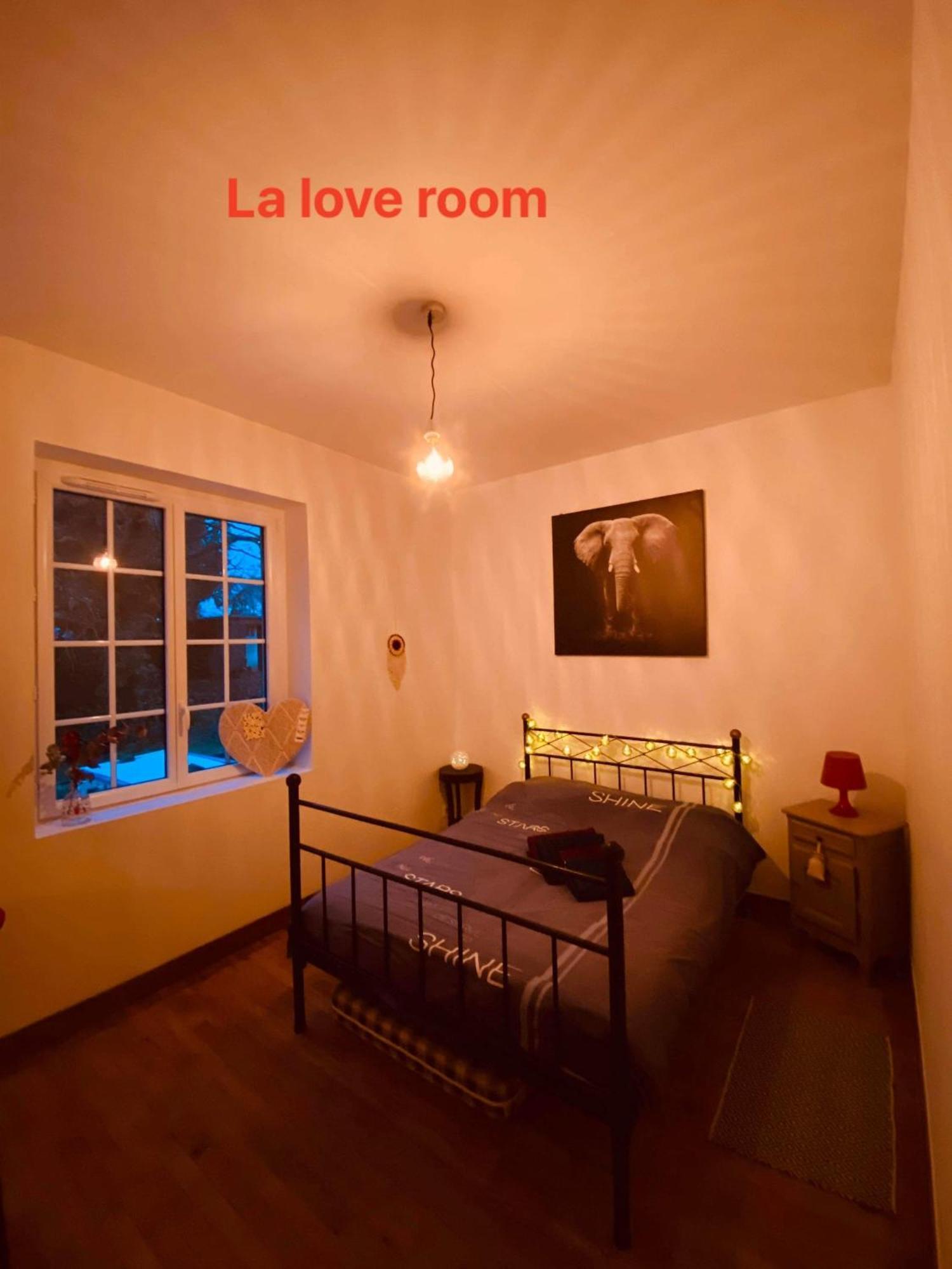 Chambre Hotes Montpinchon Εξωτερικό φωτογραφία